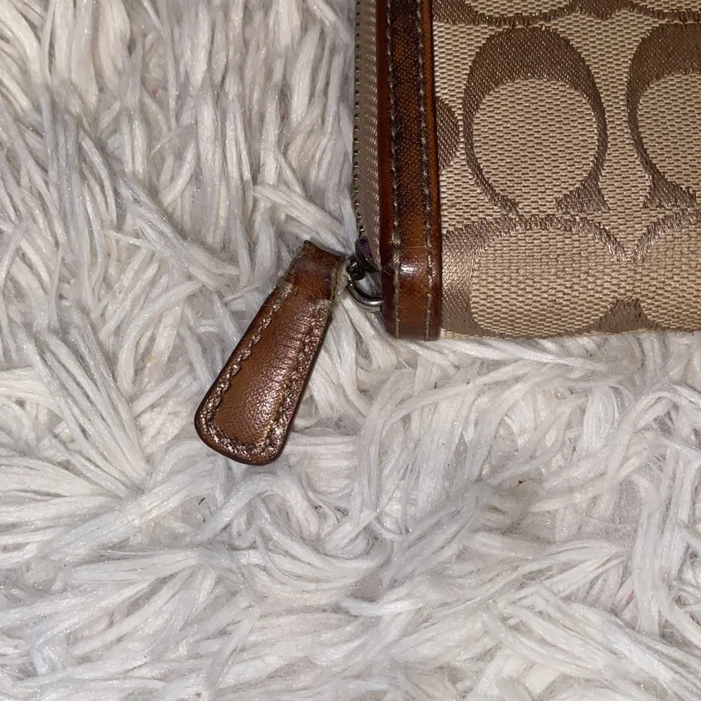 Coach Zippy Monogram Wallet - Picture 4 of 6